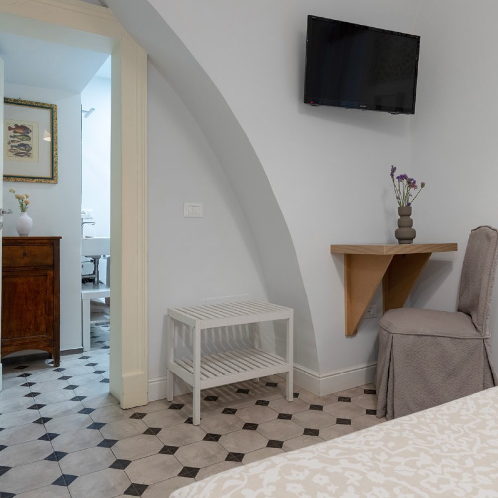room_1_8